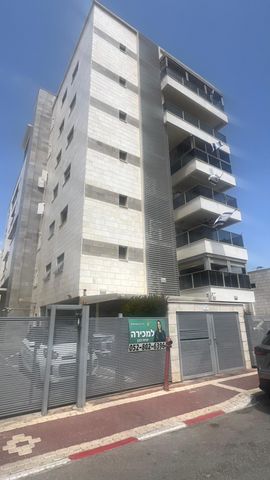 דירה 4 חדרים בז'בוטינסקי
